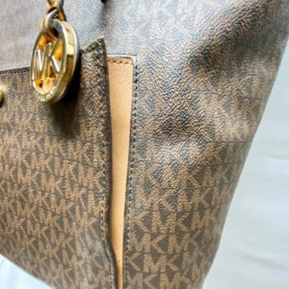 Michael Kors Jet Set Signature Leather PVC Large Snap Pocket Tote Brown on Brown - Picture 5 of 16